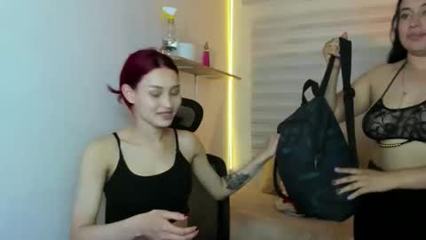 Snapshot of naomy_sex_69 chatting on 12.05.25 naomy_sex_69 online show from 12.05.25