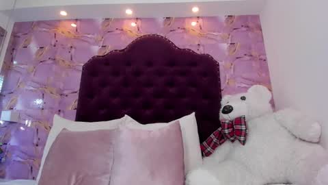 Naomy online show from 12.18.25