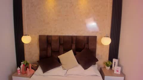 Naomy Smith online show from 11.30.25