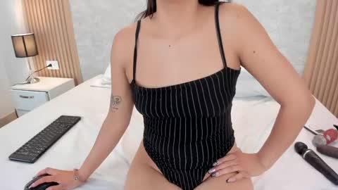 Snapshot of naomycollins__ chatting on 04.29.26 NAOMY online show from 04.29.26