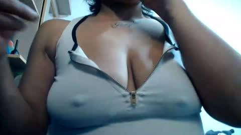 Snapshot of naomylux1 chatting on 06.28.26 naomylux1 online show from 06.28.26
