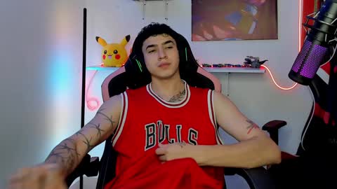 Snapshot of naranjo_seb chatting on 01.22.25 sebastian online show from 01.22.25