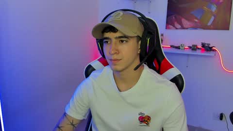 Snapshot of naranjo_seb chatting on 02.05.25 sebastian online show from 02.05.25