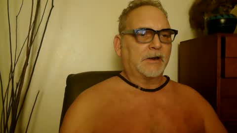 Snapshot of nastydaddyfatcock8 chatting on 01.01.25 Daddy online show from 01.01.25