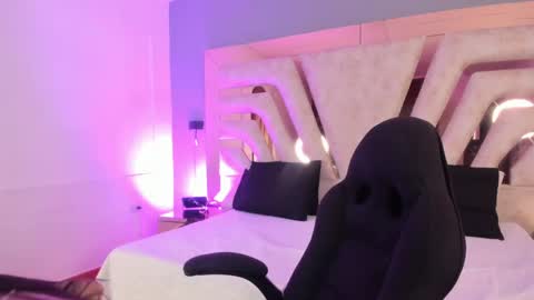 Natacha  online show from 04.22.26