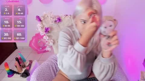 Nataliua Henao online show from 11.15.25