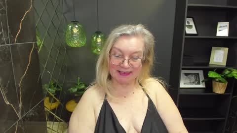 Snapshot of natalicloud chatting on 12.15.24 NataliCloud online show from 12.15.24