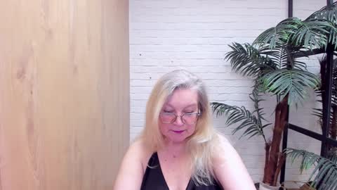 Snapshot of natalicloud chatting on 12.20.24 NataliCloud online show from 12.20.24