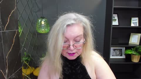 Snapshot of natalicloud chatting on 12.22.24 NataliCloud online show from 12.22.24