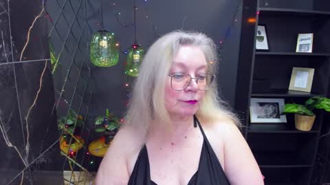 Snapshot of natalicloud chatting on 12.26.24 NataliCloud online show from 12.26.24