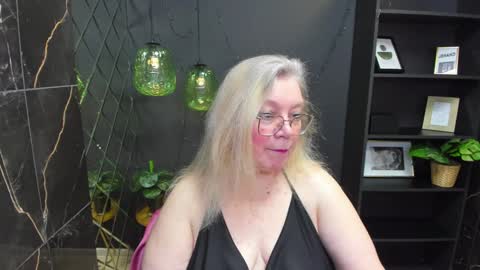 Snapshot of natalicloud chatting on 12.28.24 NataliCloud online show from 12.28.24