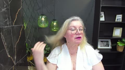 Snapshot of natalicloud chatting on 01.12.25 NataliCloud online show from 01.12.25