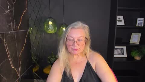 Snapshot of natalicloud chatting on 10.17.25 NataliCloud online show from 10.17.25