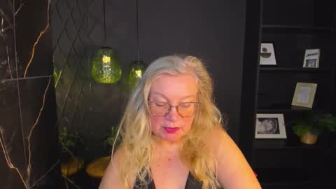 Snapshot of natalicloud chatting on 10.21.25 NataliCloud online show from 10.21.25