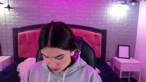 natalie  online show from 09.12.25