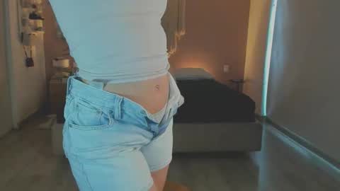 anatalybee online show from 04.19.26