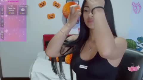 Nataly Escobar online show from 10.21.25