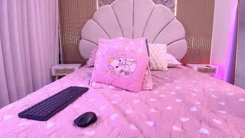 Natasha online show from 11.18.25