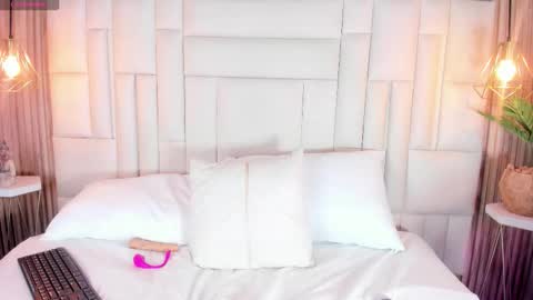 Snapshot of natashalondon_ chatting on 11.28.25 NatashaLondon online show from 11.28.25