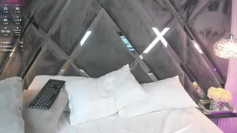 Snapshot of natashalondon_ chatting on 12.13.25 NatashaLondon online show from 12.13.25