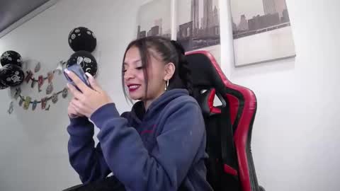 Snapshot of natashax_hot chatting on 10.21.25 Natashax online show from 10.21.25