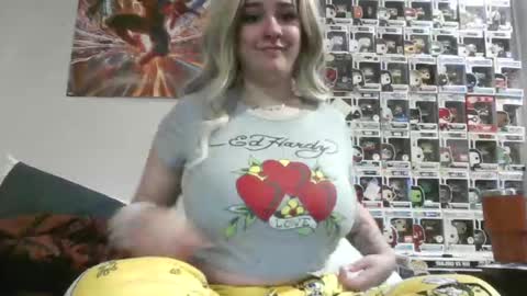 Snapshot of natbaby2002 chatting on 11.18.25 natbaby2002 online show from 11.18.25