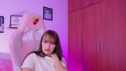 Snapshot of nathalia_ramirez_ chatting on 05.14.26 Nathalia Ramirez online show from 05.14.26