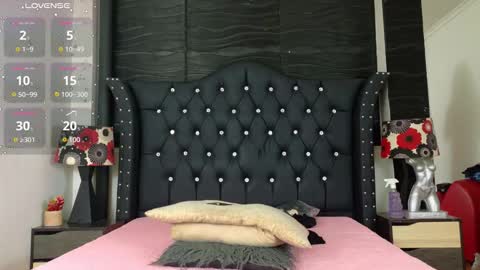 Snapshot of nathaliaz_ chatting on 09.25.25 nathaliaz online show from 09.25.25