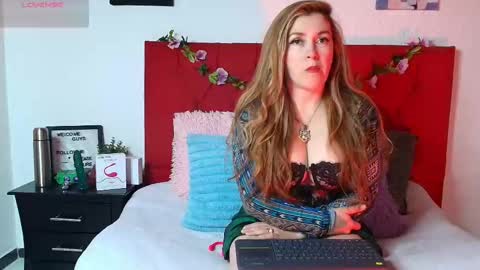 Snapshot of nathaly_stepmom chatting on 10.15.25 Natha online show from 10.15.25