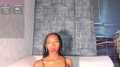 Snapshot of nathalyleen chatting on 06.24.26 online show from 06.24.26