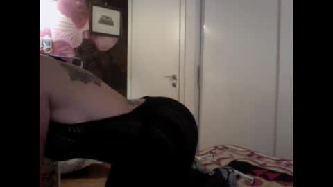 naturalbornsinfull online show from 02.10.26