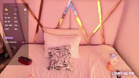 Snapshot of naturall_latina_ chatting on 12.12.24 Sofia online show from 12.12.24