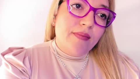 Snapshot of naty__mature_ chatting on 10.20.25 Nataly online show from 10.20.25