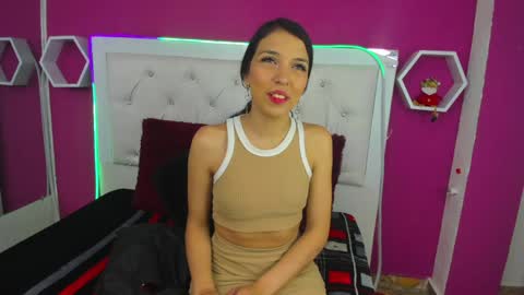 Snapshot of naty_dubois chatting on 12.31.24 Naty online show from 12.31.24