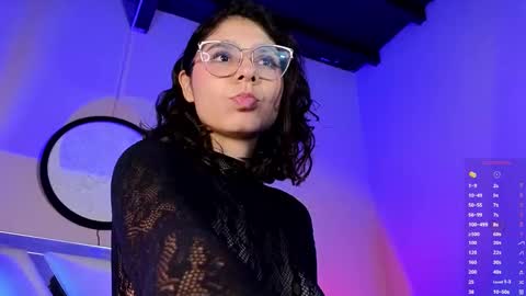 Naty Saenz online show from 11.28.25