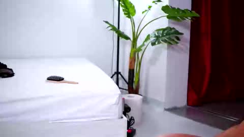 Naty online show from 10.18.25