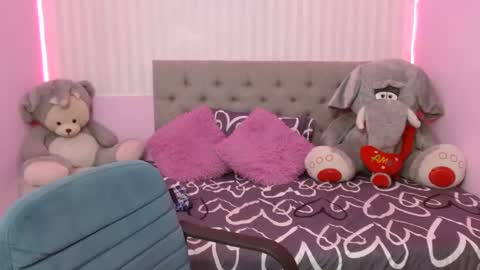 Snapshot of naughty_ariel chatting on 02.11.25 Zoe online show from 02.11.25