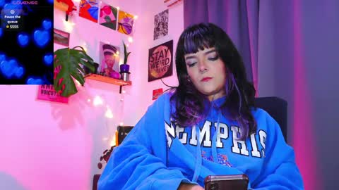 Em  please help me reach 100 thumbs up 3 online show from 01.17.25