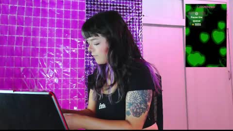 Em  please help me reach 100 thumbs up 3 online show from 03.06.25