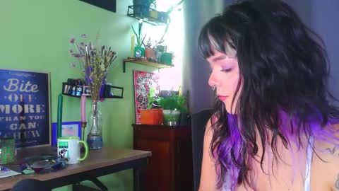 Em  please help me reach 100 thumbs up 3 online show from 09.28.25