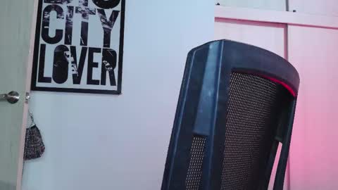 Em  please help me reach 100 thumbs up 3 online show from 10.08.25