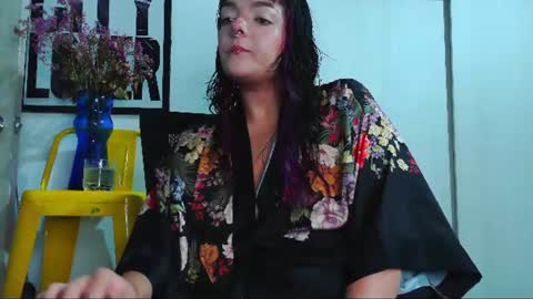 Em  please help me reach 100 thumbs up 3 online show from 06.17.26