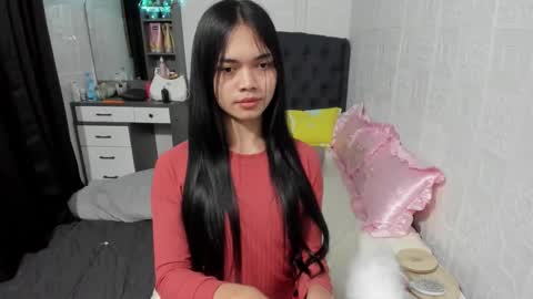 Snapshot of naughty_emmats chatting on 12.19.24 emma online show from 12.19.24
