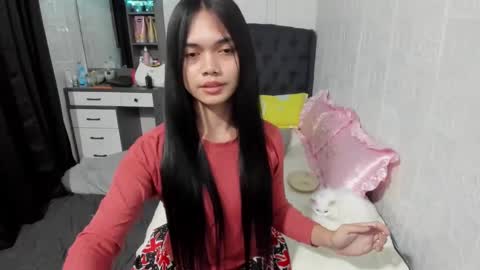 Snapshot of naughty_emmats chatting on 12.19.24 emma online show from 12.19.24