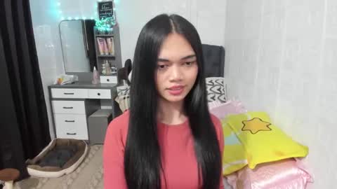 Snapshot of naughty_emmats chatting on 01.17.25 emma online show from 01.17.25