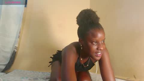 Snapshot of naughty_kitty021 chatting on 09.18.25 naomi online show from 09.18.25