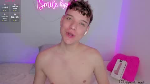 Snapshot of naughty_twink_ chatting on 06.18.26 Noah online show from 06.18.26