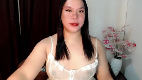 Snapshot of naughty_vies chatting on 07.27.26 Davies online show from 07.27.26