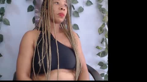 Snapshot of naughty_xxbunny chatting on 01.19.25 beauty online show from 01.19.25