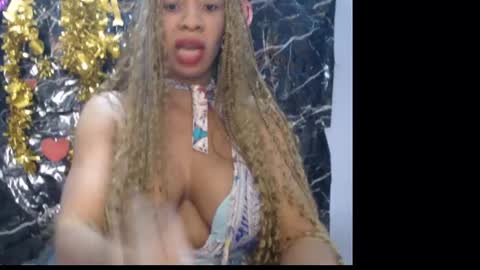 Snapshot of naughty_xxbunny chatting on 02.15.25 beauty online show from 02.15.25